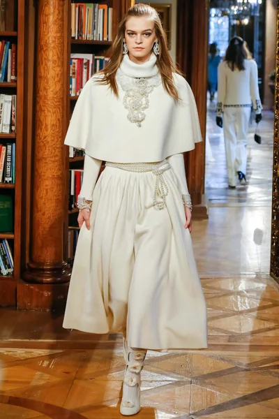 Look 32